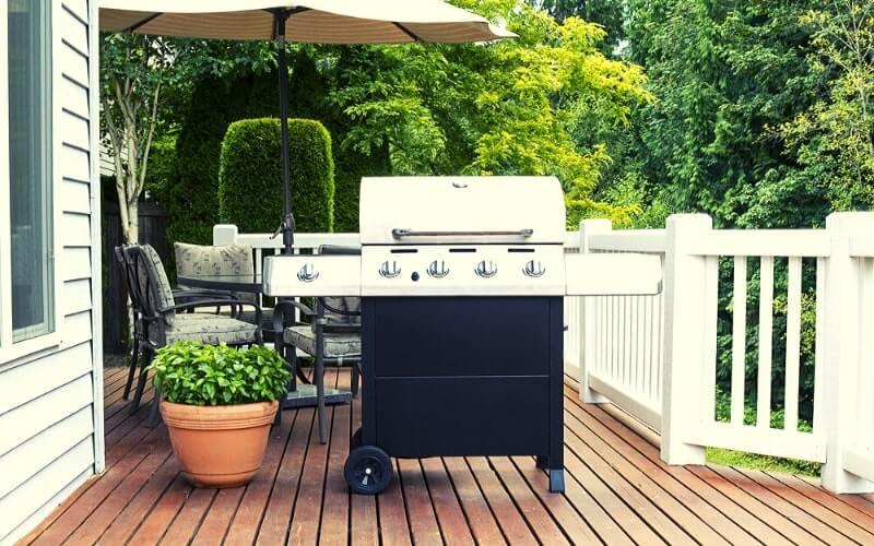 The Best Gas Grills to Keep Your BBQs Effortless: A Buyers Guide