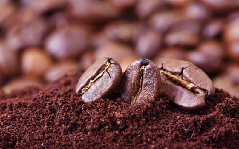 How to Grind Coffee Beans (With or Without a Grinder!)