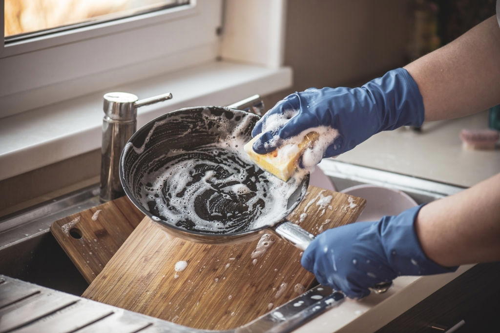 Stainless Steel Pan cleaning