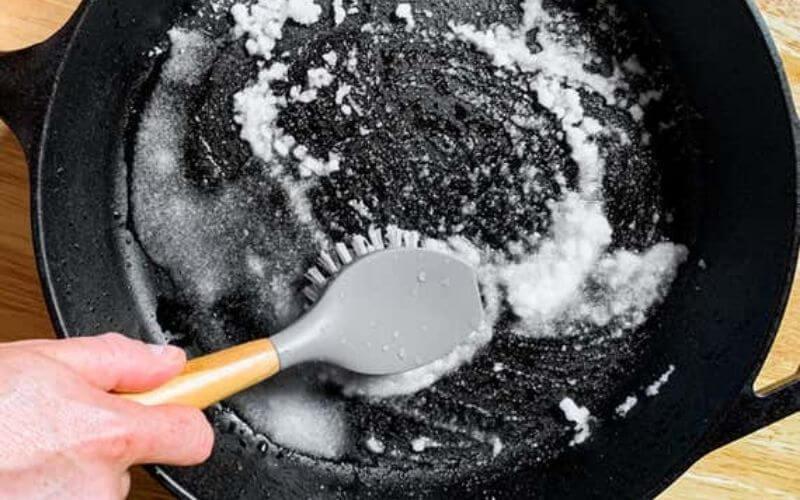 Grill Pan cleaning Salt