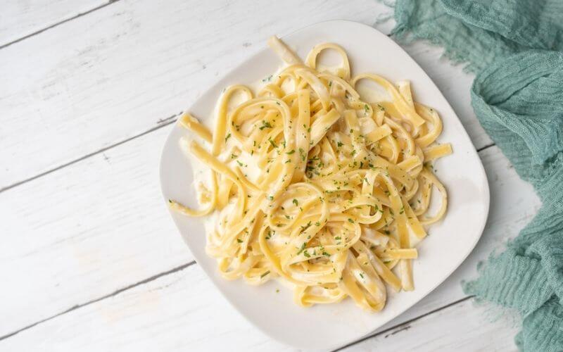 homemade alfredo sauce with heavy cream