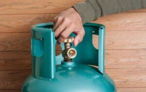 how to unstick a propane tank valve