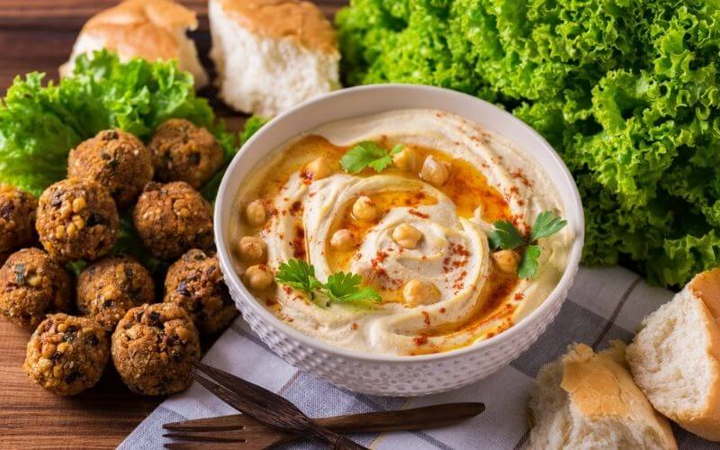 what to eat with hummus