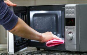 cleaning toaster