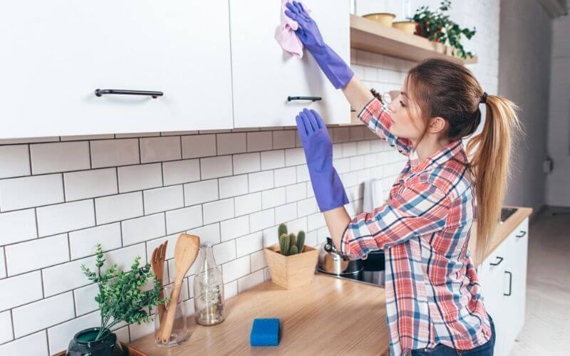 how to clean sticky grease off kitchen cabinets