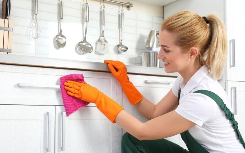 removing grease from kitchen cabinets