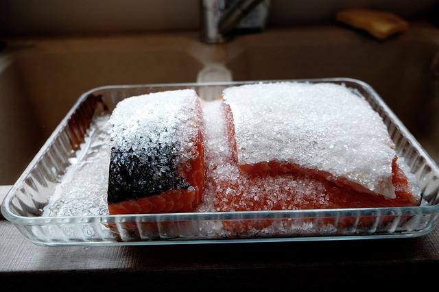 how to thaw frozen salmon