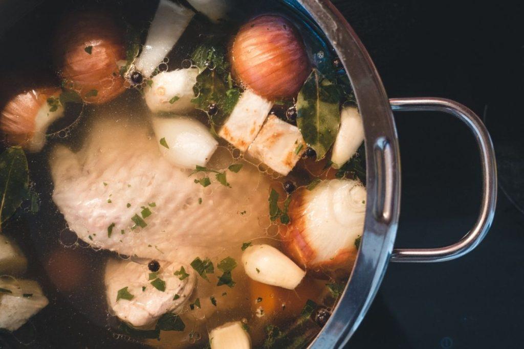 14 Easy Ways To Substitute For Chicken Broth