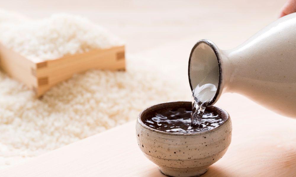 Rice Wine Vinegar Substitute: Finding Alternatives for Cooking and Dressing 5