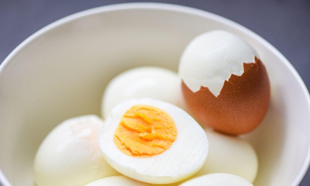 Shell No More: Uncovering the Shelf Life of Peeled Eggs in the Fridge 1
