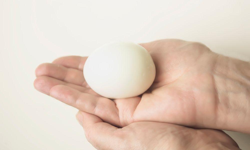Shell No More: Uncovering the Shelf Life of Peeled Eggs in the Fridge 3