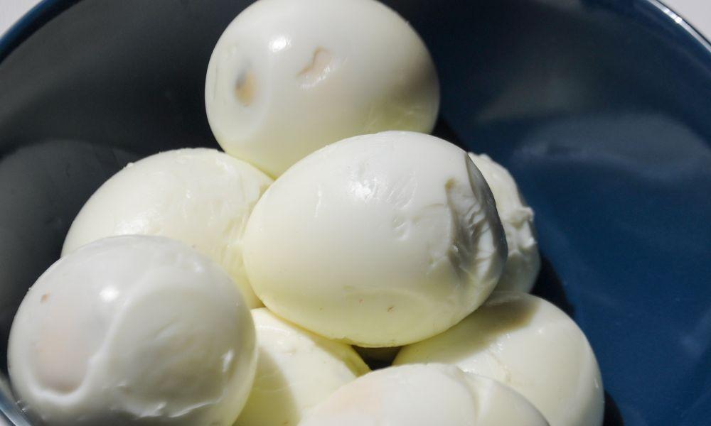 Shell No More: Uncovering the Shelf Life of Peeled Eggs in the Fridge 2