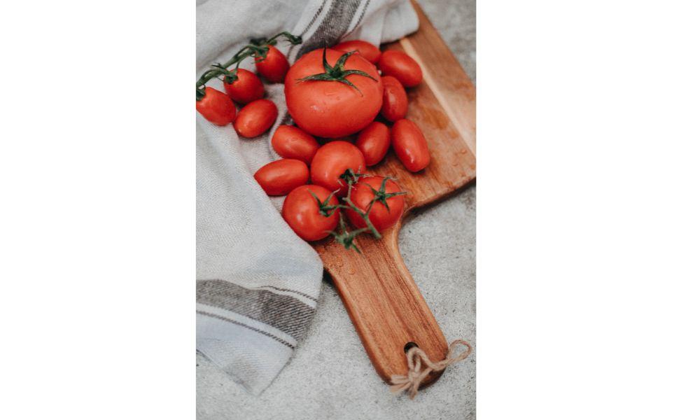 Tomatoes About to Go Bad? Discover How to Rescue and Transform Them! 3