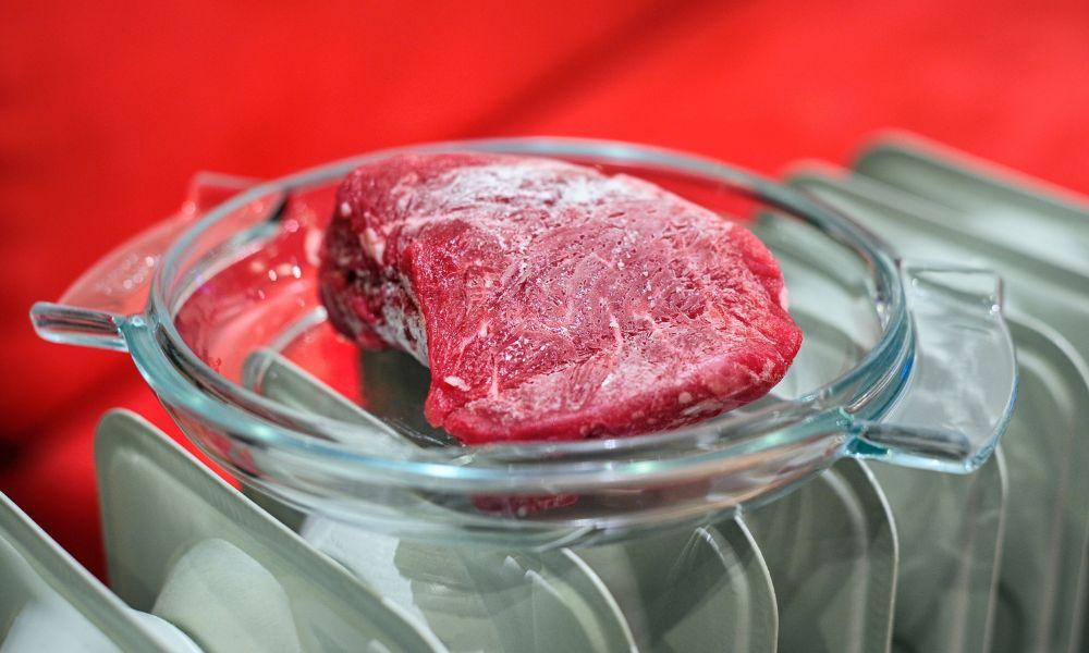 The Pros and Cons of Defrosting Steak on the Counter: A Comprehensive Guide 1