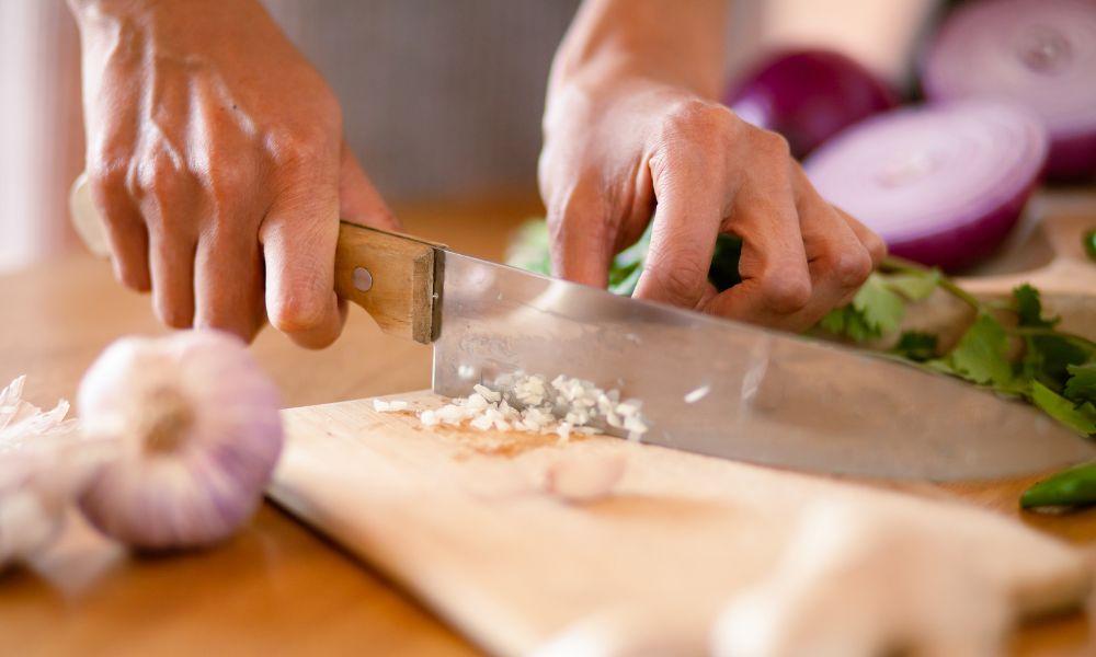 Pressing Garlic: Your Ultimate Guide to Elevated Flavors 5