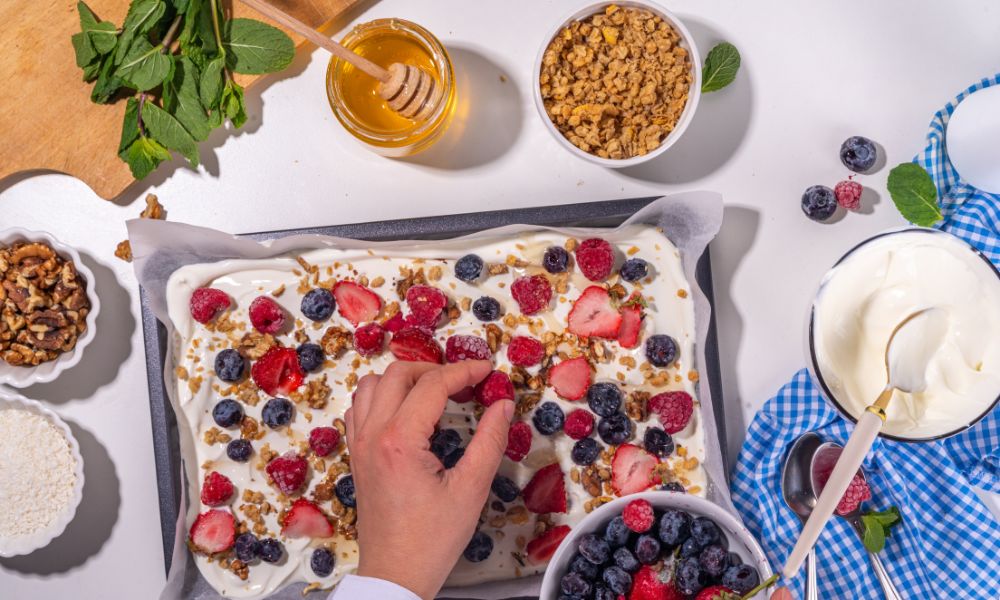 Easy Summer Snack:Frozen Yogurt Bark with Berries