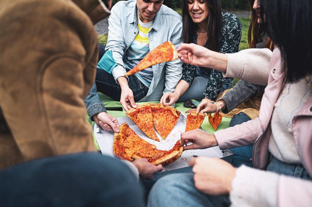 how to keep pizza warm for a party